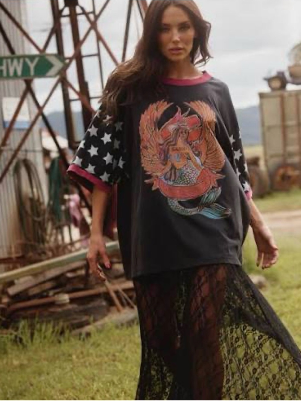 Sabbi Oversized Black Big Brenda Mermaid Tee with Star Sleeves - Picture 2 of 8
